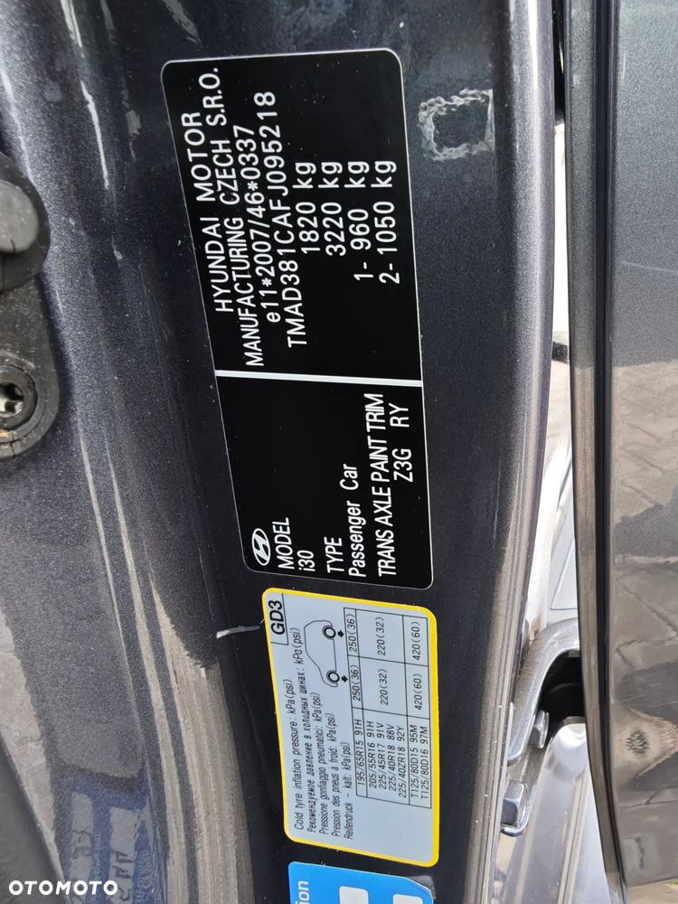 Hyundai i30 blue Kombi 1.6 GDi YES Gold - 12