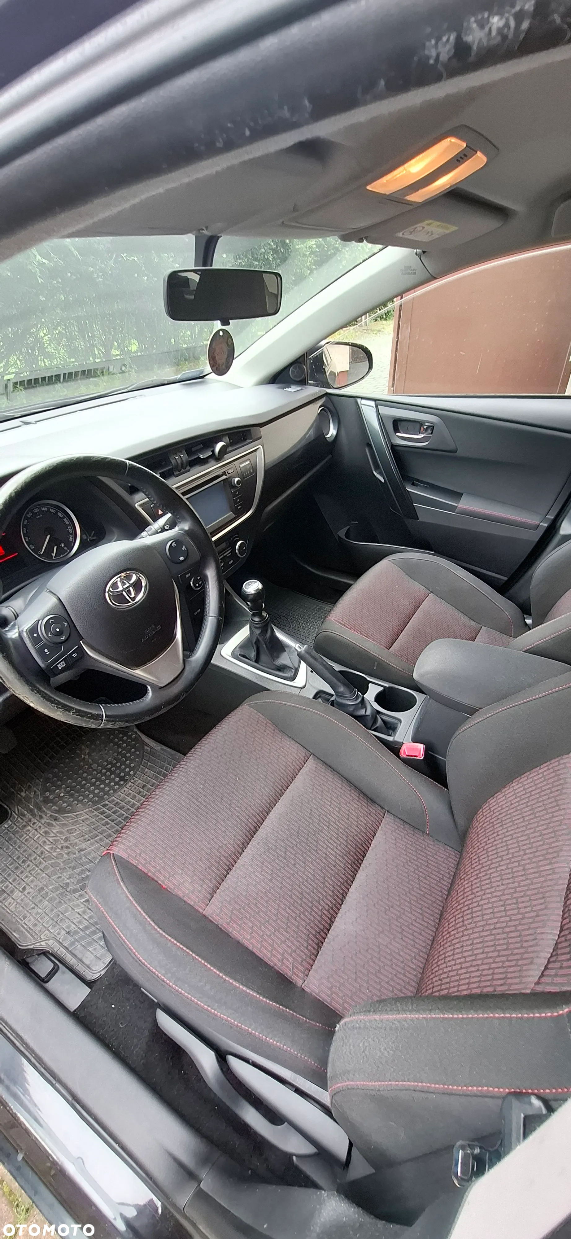 Toyota Auris 1.6 Red - 11