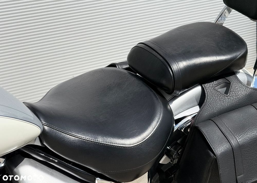 Suzuki VL 800 Volusia - Boulevard C50 - 24