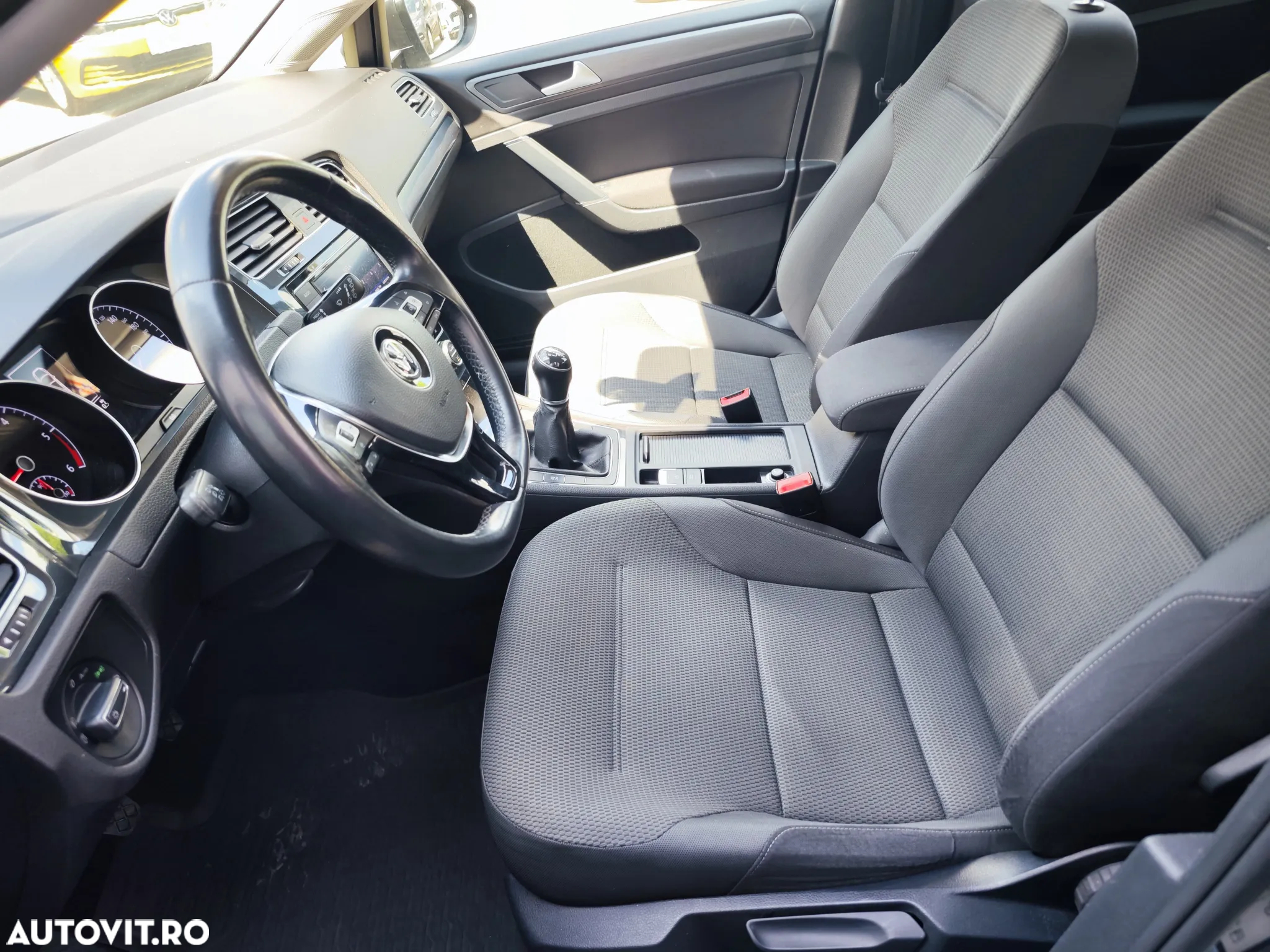 Volkswagen Golf 1.6 TDI Comfortline - 12