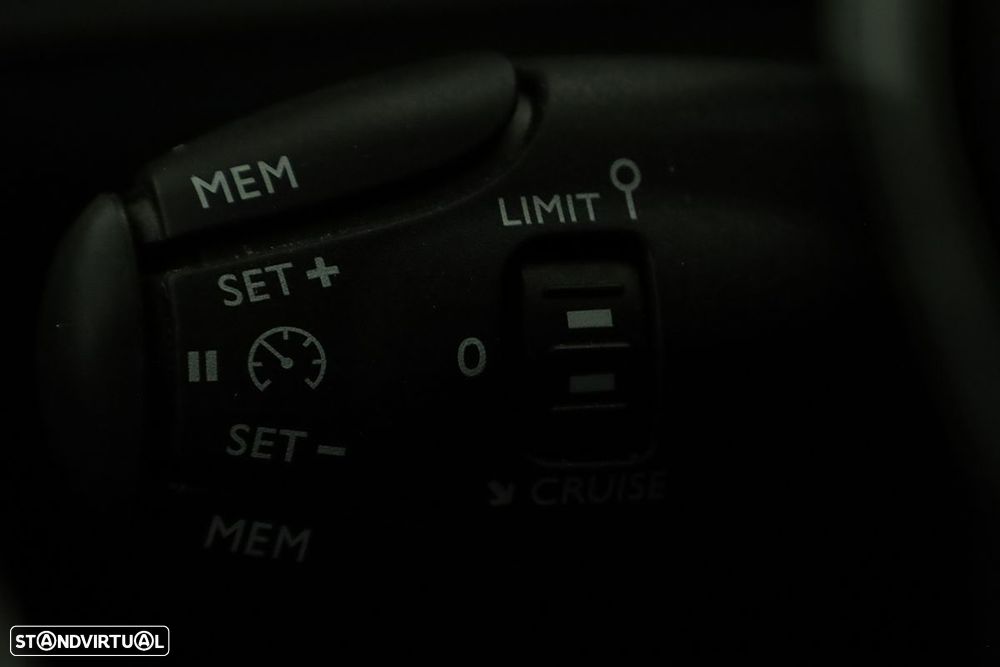 Peugeot 2008 1.2 PureTech Allure EAT8 - 18