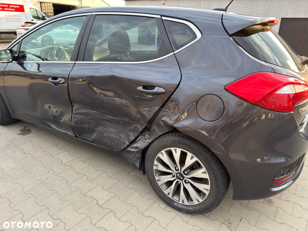 Kia Ceed 1.4 CVVT UEFA EURO 2016 - 5