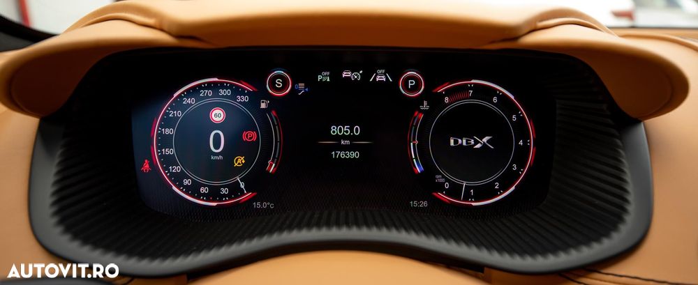 Aston Martin DBX - 38