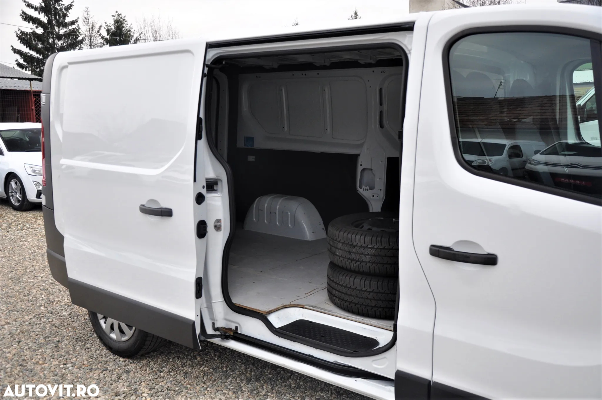 Opel Vivaro Furgon Maxi - 12