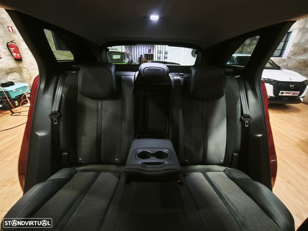 Peugeot 3008 225 e-EAT8 Allure - 30