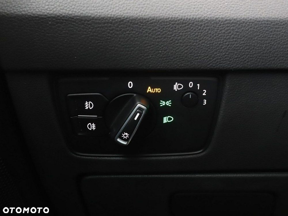 Volkswagen Passat - 31