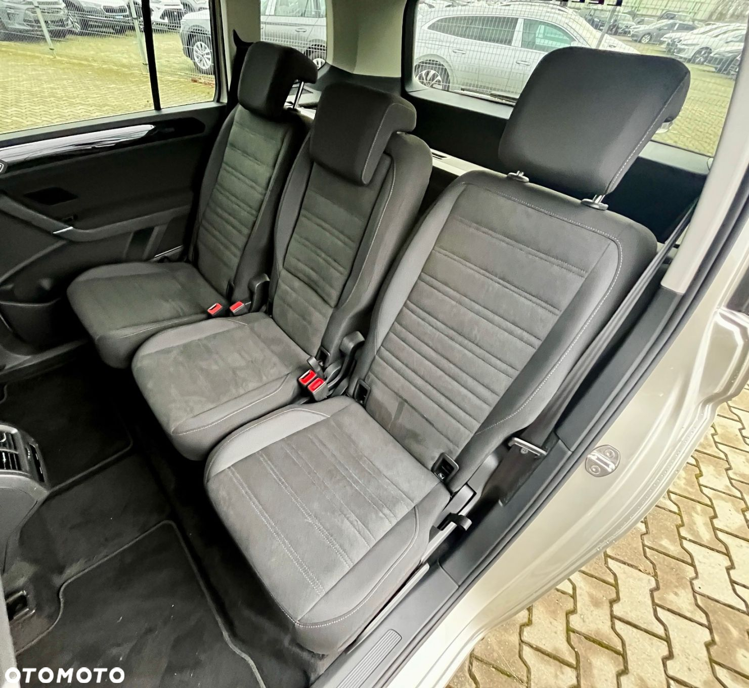 Volkswagen Touran - 12