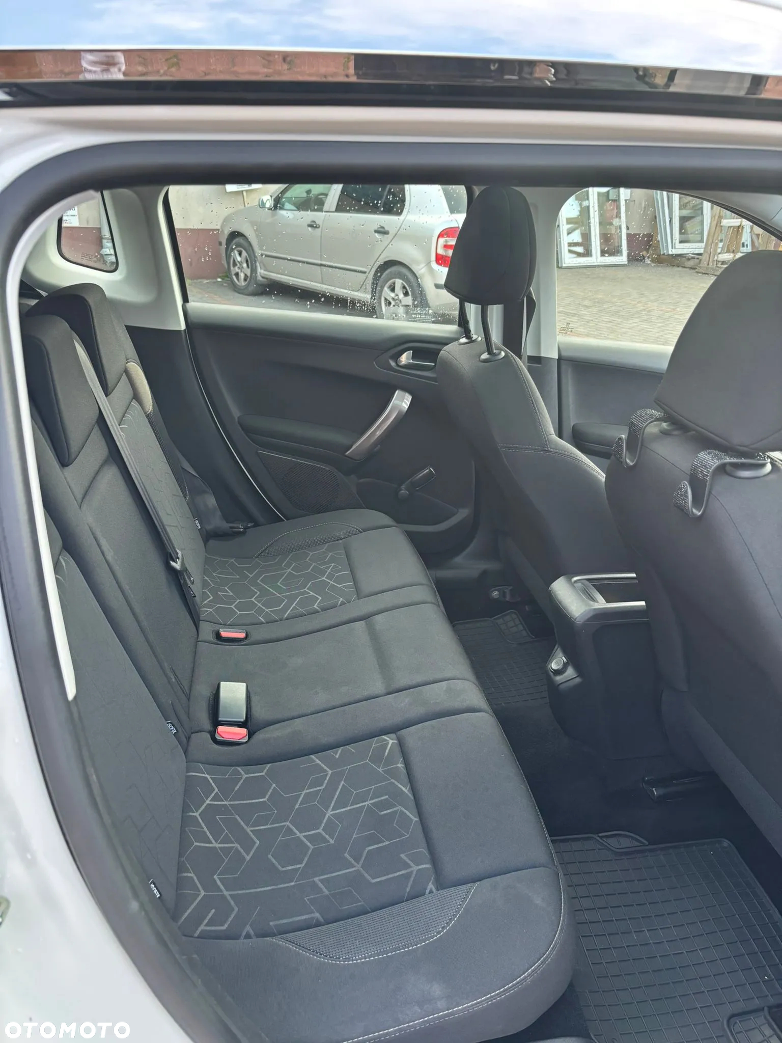 Peugeot 2008 - 8