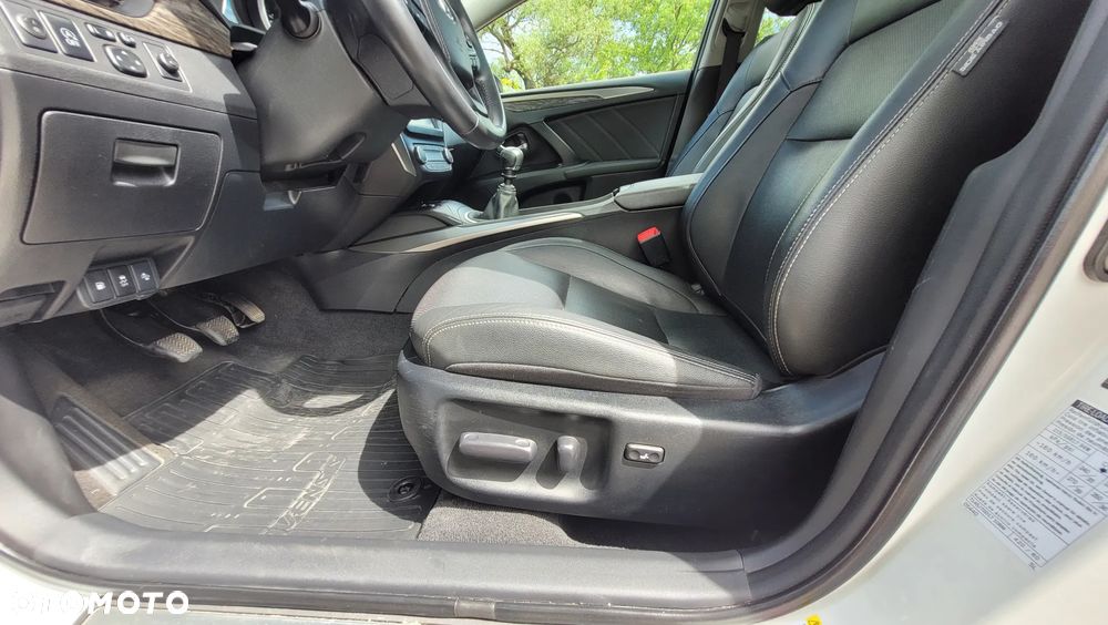 Toyota Avensis 2.0 D-4D Premium - 11