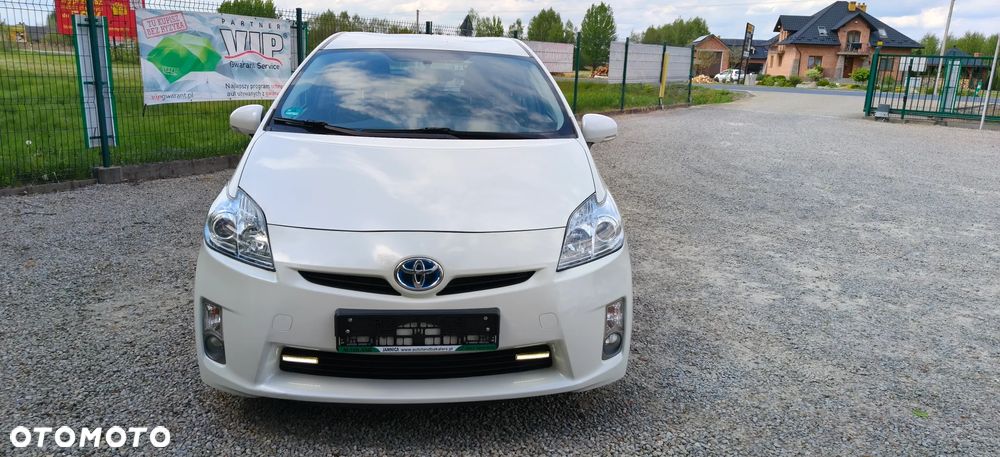 Toyota Prius (Hybrid) Executive - 8