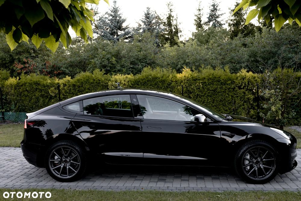 Tesla Model 3 - 1
