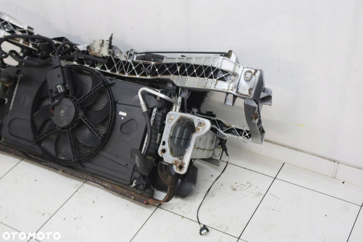 PAS PRZEDNI CHŁODNICE BELKA FORD FOCUS MK2 LIFT 2007R- 1.6 B - 11