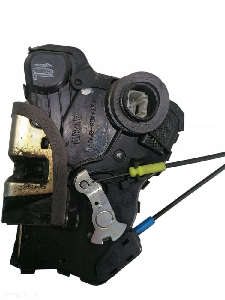 zamek drzwi lewy przód toyota avensis t25 2.2 d-cat - 3