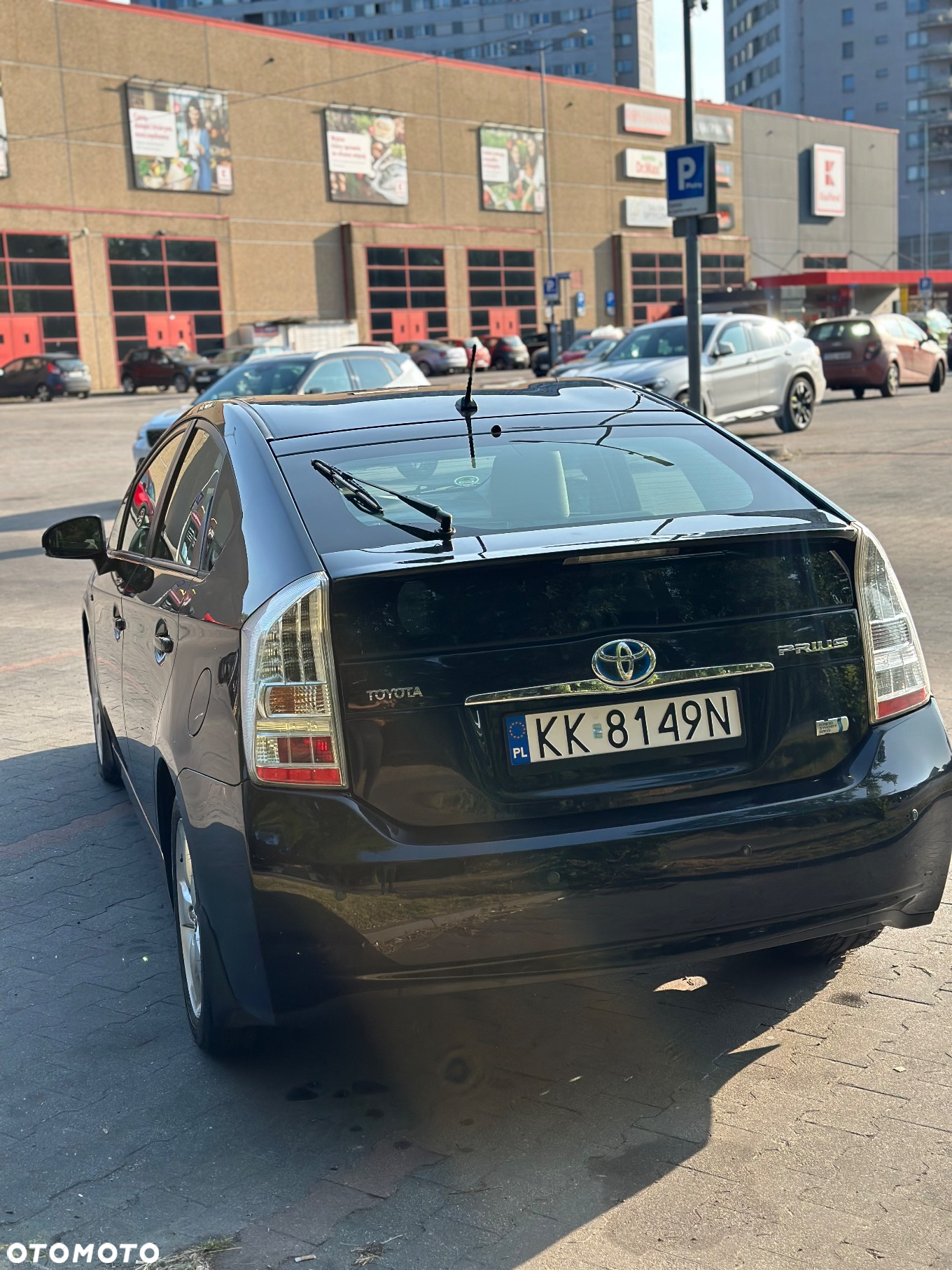 Toyota Prius (Hybrid) - 4