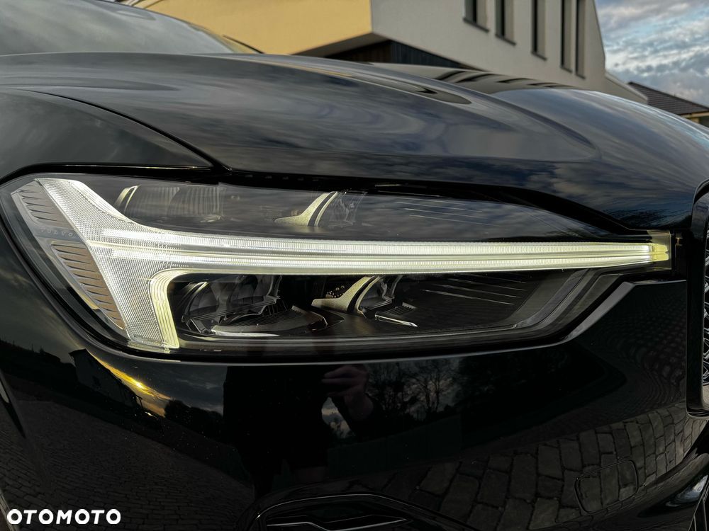 Volvo XC 60 B4 B Plus Dark - 36