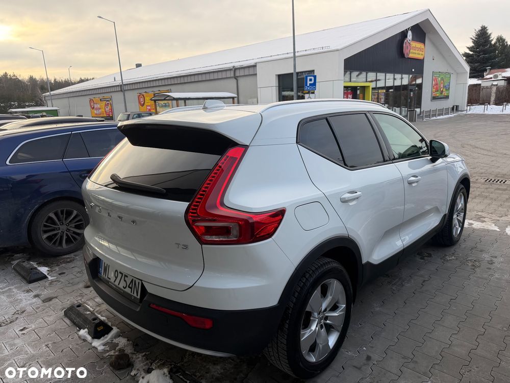 Volvo XC 40 T3 Momentum Pro - 4