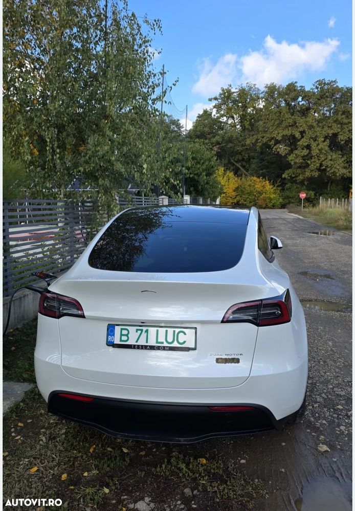 Tesla Model Y Long Range AWD - 6