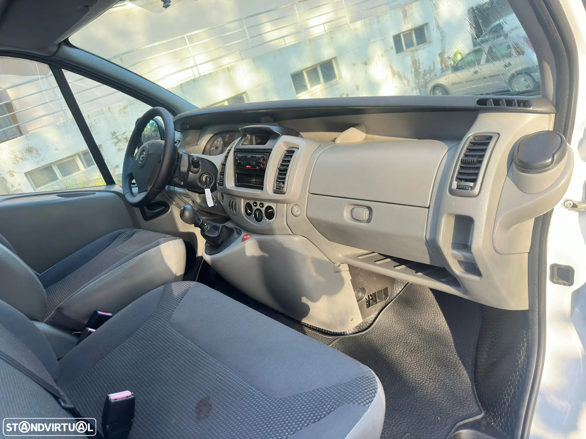 Opel VIVARO L2H1 2.9 T - 9