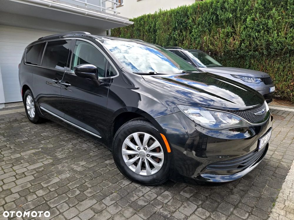 Chrysler Pacifica - 1