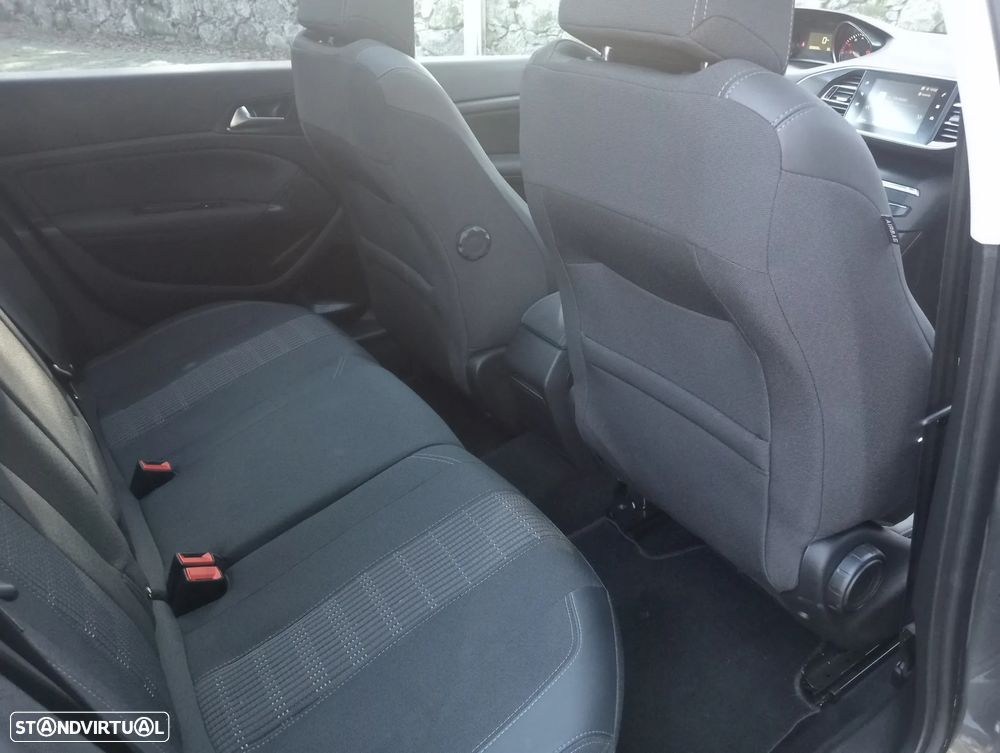 Peugeot 308 SW 1.2 PureTech Allure Pack - 28