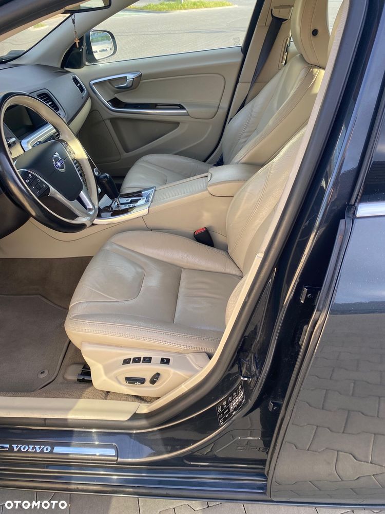 Volvo V60 D5 AWD Summum - 11