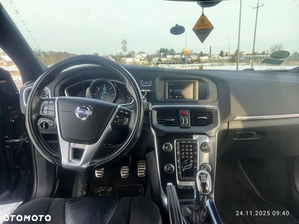Volvo V40 D3 R Design - 8