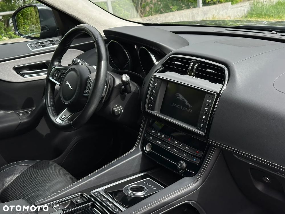 Jaguar F-Pace D200 AWD R-Dynamic HSE 90th Anniversary Edition - 17