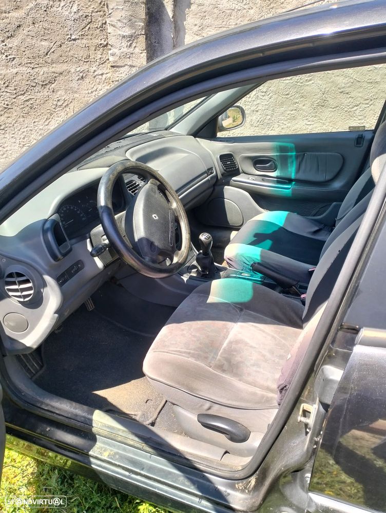Renault Laguna ver-2-2-dt-rt - 2