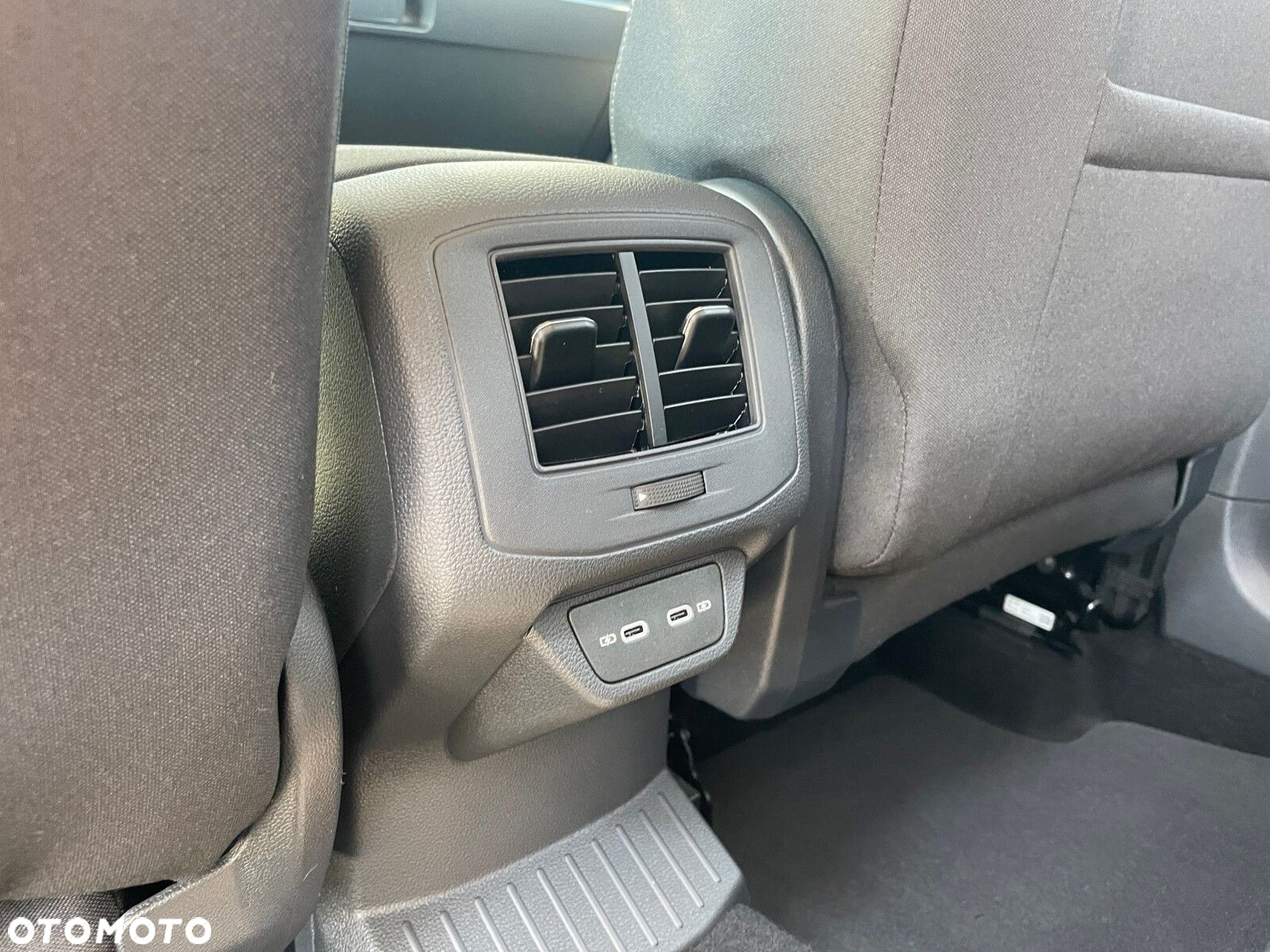 Volkswagen T-Roc 1.5 TSI Life Plus DSG - 28
