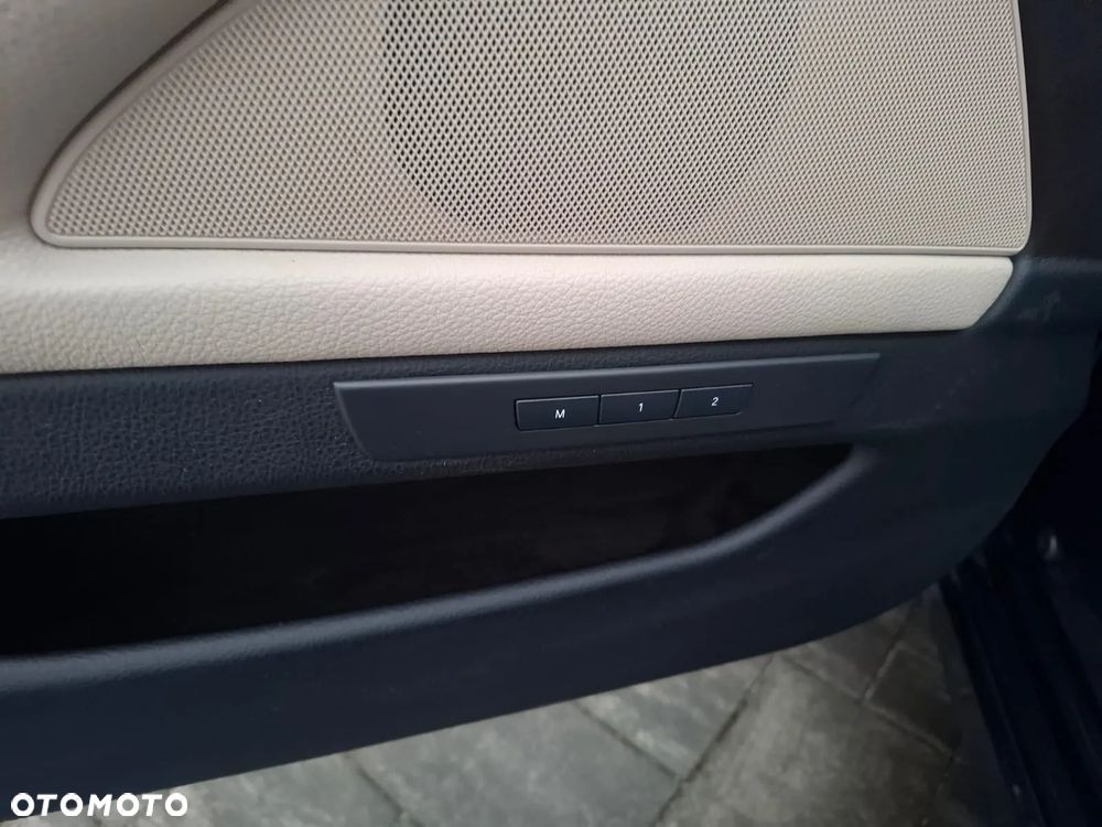 BMW Seria 5 528i Luxury Line - 24