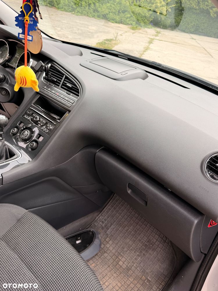 Peugeot 5008 1.6 HDi Premium - 11