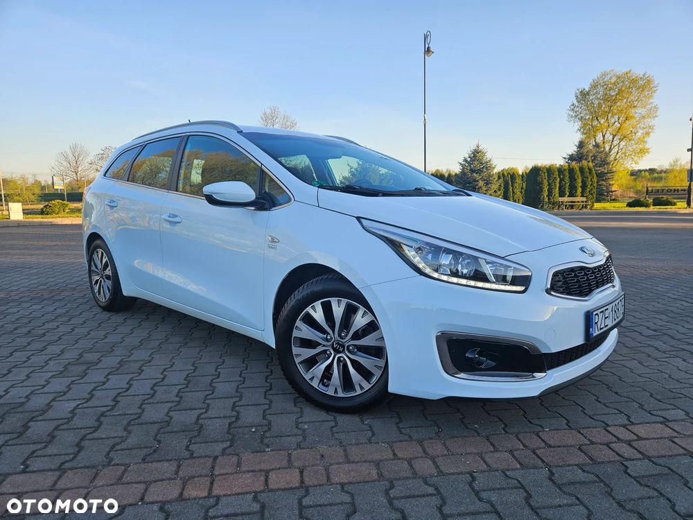 Kia Ceed 1.6 CRDi 136 ISG Dream-Team Edition - 6