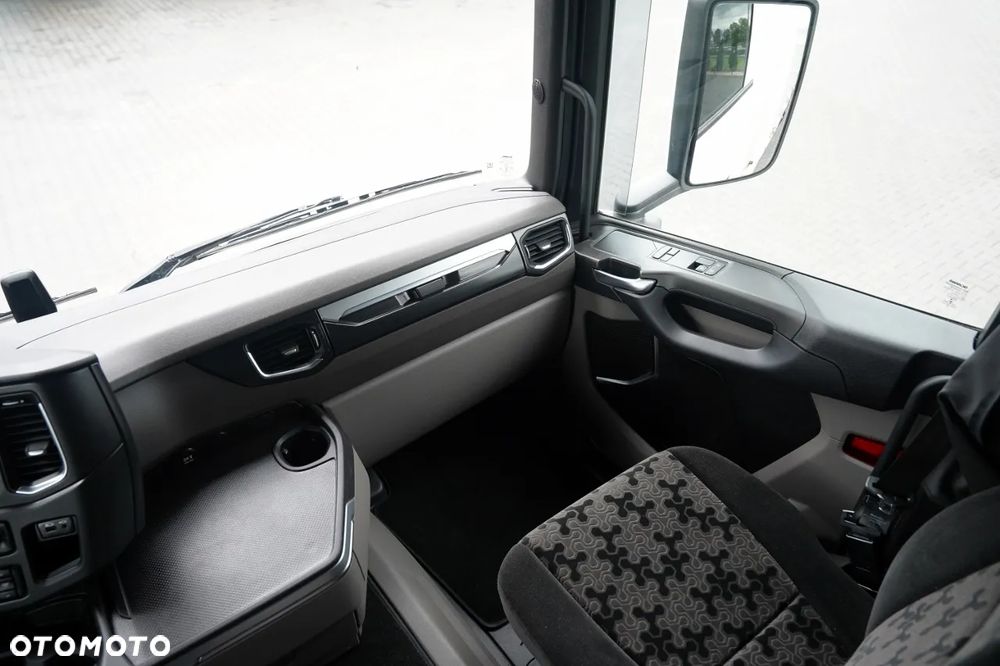 Scania R 450 / FIRANKA 7,7 m / 6x2 / DACH PODNOSZONY / OŚ PODNOSZONA / SKRĘTNA / WINDA DHOLLANDIA 3 500 KG / KLIMA POSTOJOWA / EURO 6 - 33