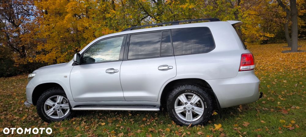 Toyota Land Cruiser 2010 photo 4