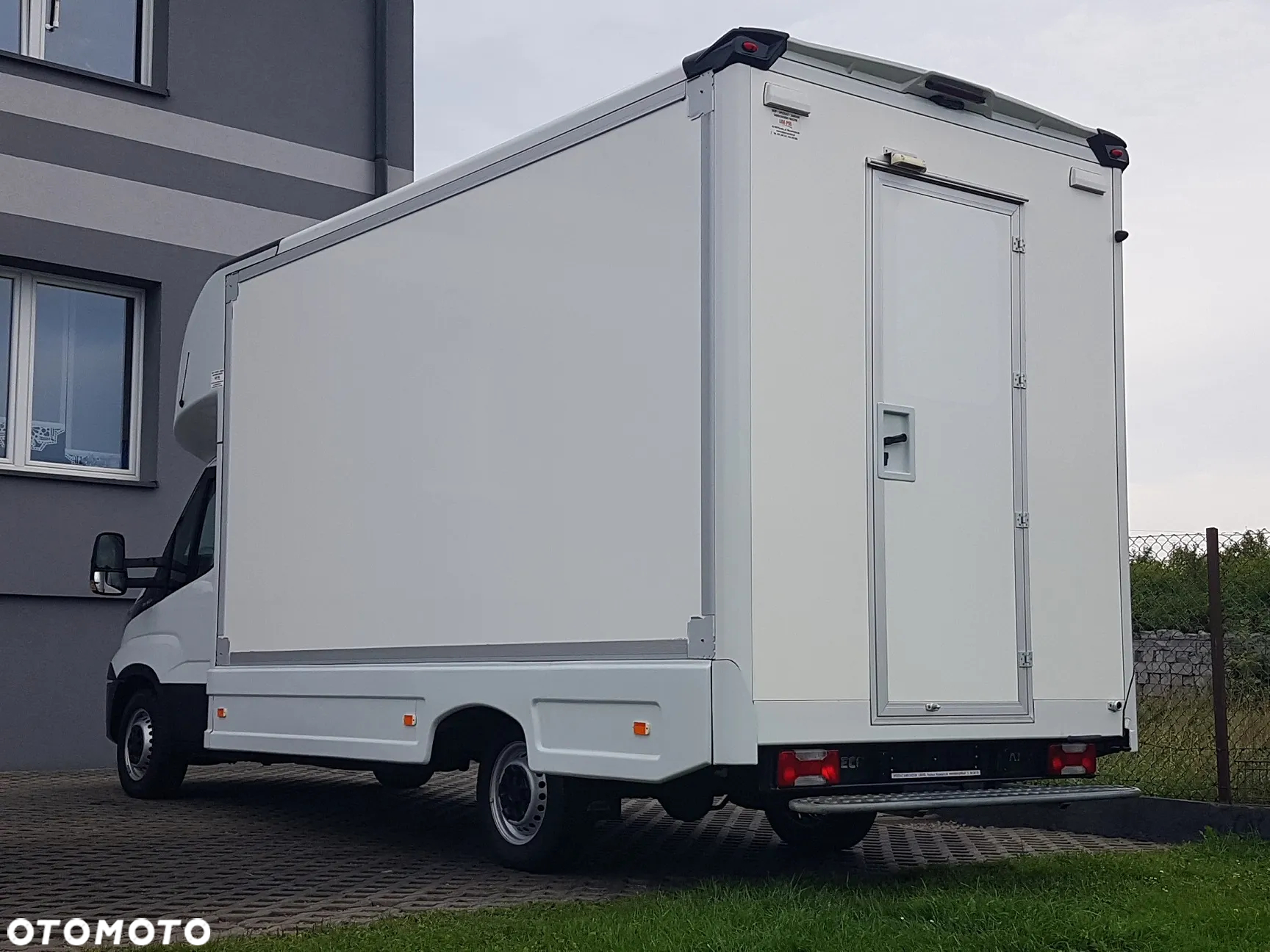 Iveco DAILY KONTENER NISKOPODŁOGOWY 4,31x2,24x2,43 FOODTRUCK SKLEP KAMPER KLIMA BAR KONIOWÓZ - 28