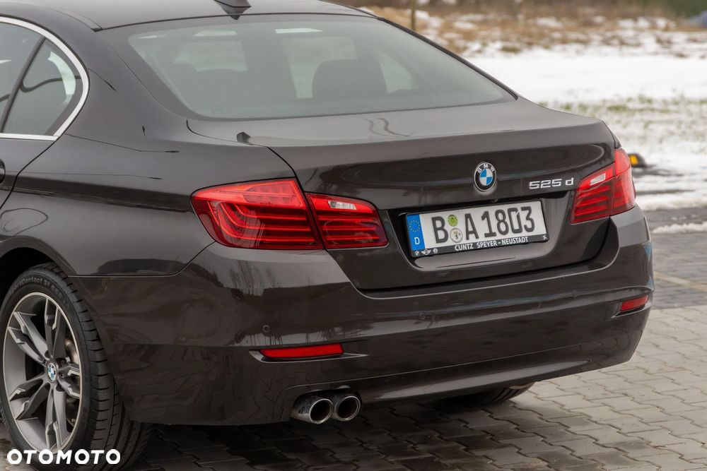 BMW Seria 5 525d - 13