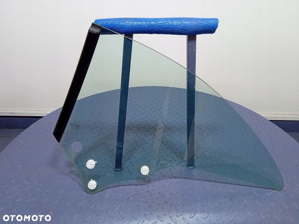 MERCEDES CLK W209 SZYBA  TYŁ PRAWA - 2