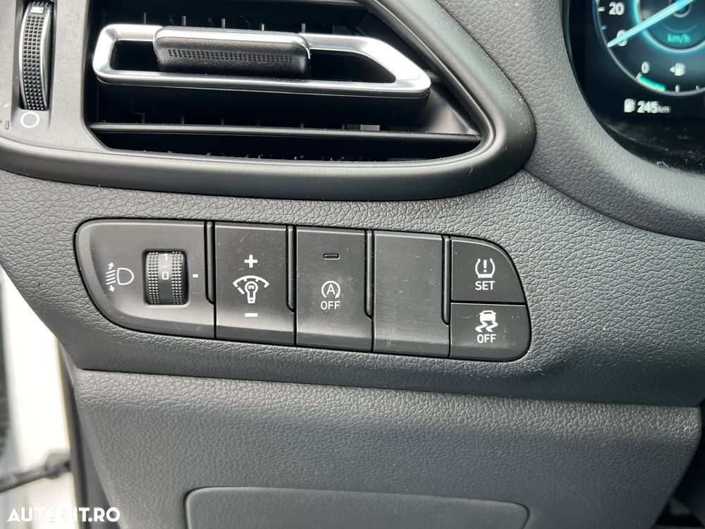 Hyundai i30 1.5 T-GDI 140CP M/T MHEV Highway - 17