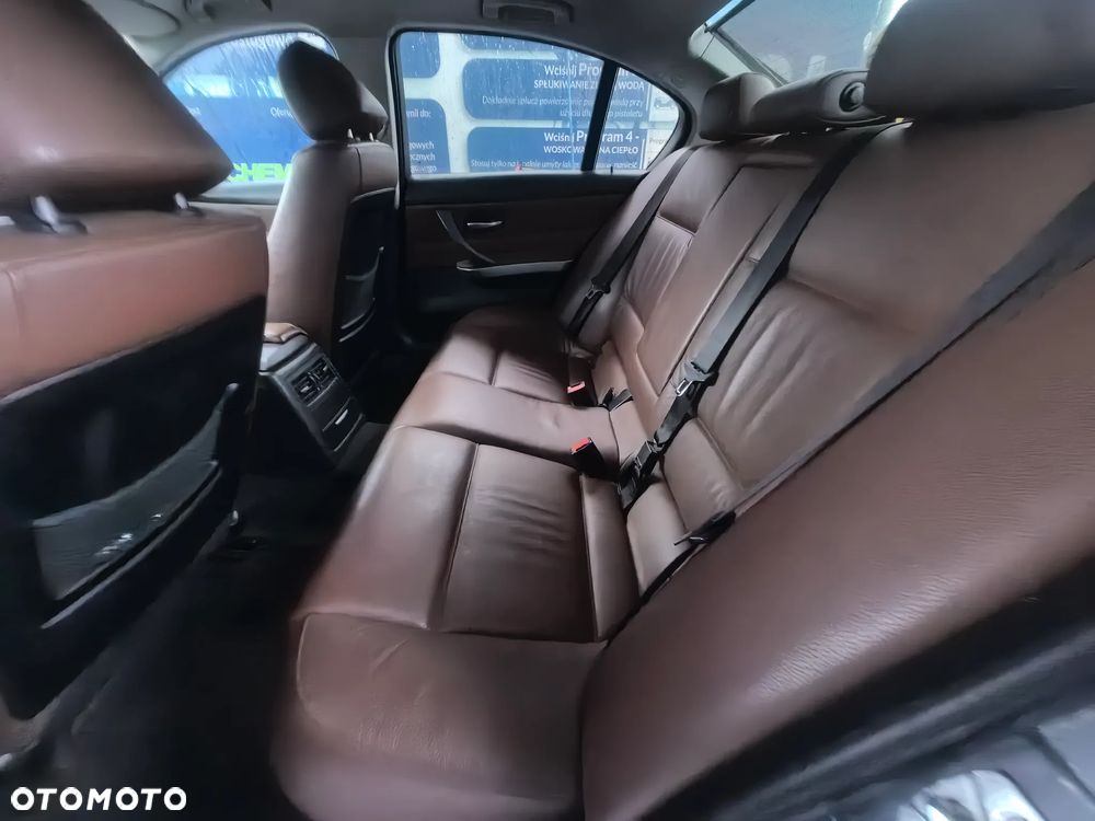 BMW Seria 3 318d - 12