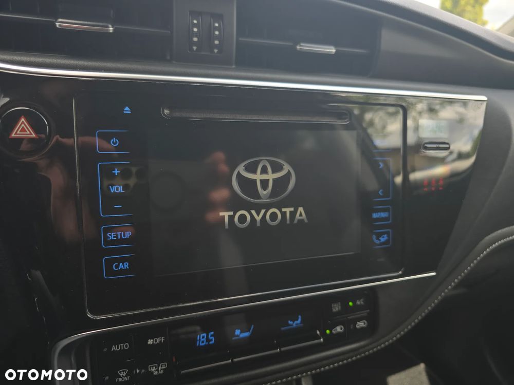 Toyota Auris 1.6 Premium - 23