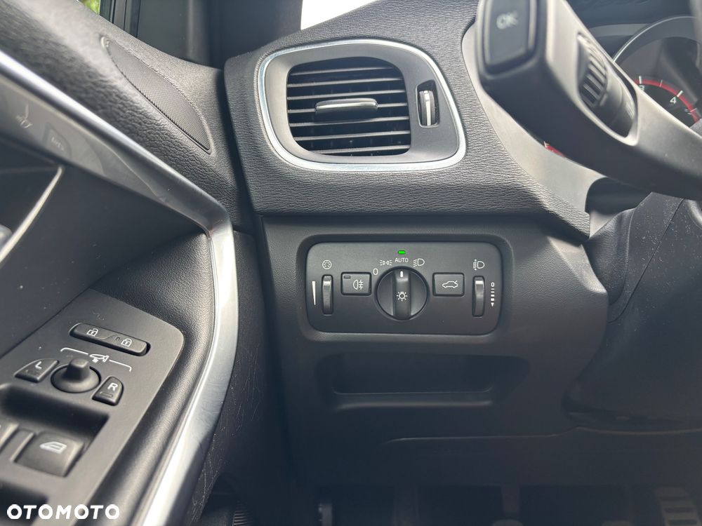 Volvo V40 D4 Drive-E R-Design Momentum - 18