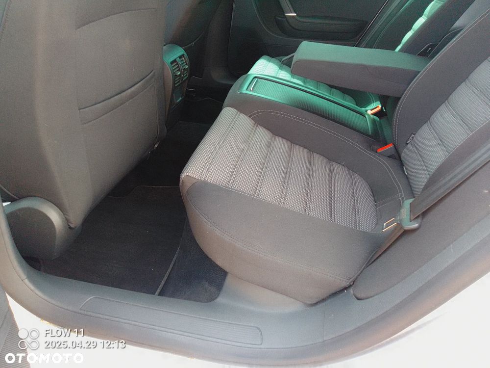 Volkswagen Passat - 13
