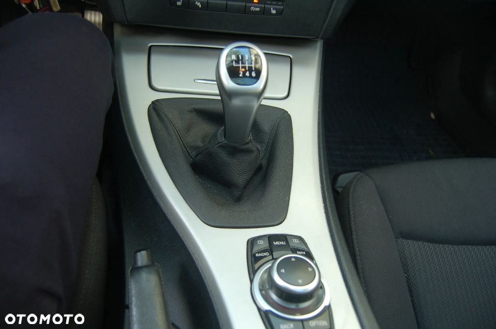 BMW Seria 3 320i - 24