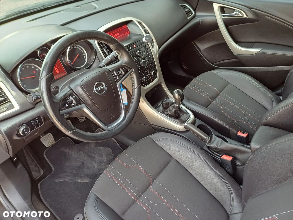 Opel Astra 1.4 Turbo 150 Jahre - 17