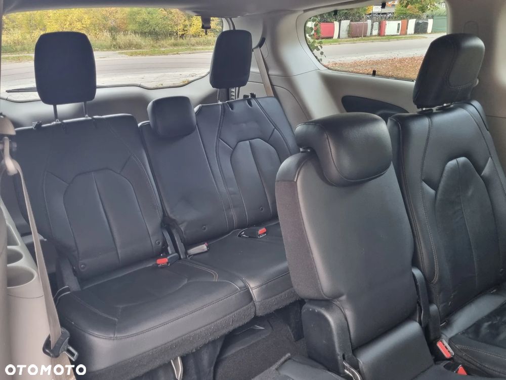 Chrysler Pacifica - 7