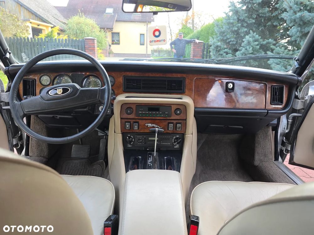 Jaguar XJ - 32