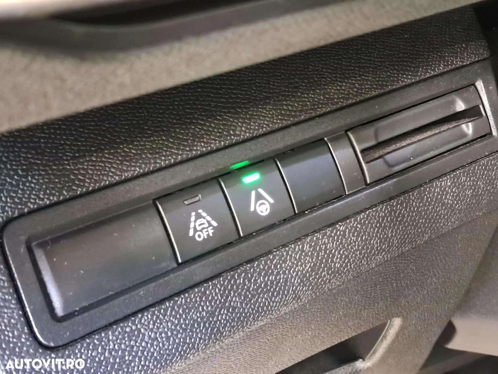 Peugeot 3008 1.2 PureTech 130 EAT8 GT - 19