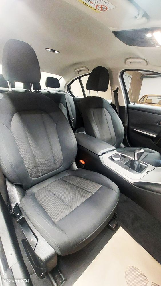 BMW 318 d Line Sport - 12