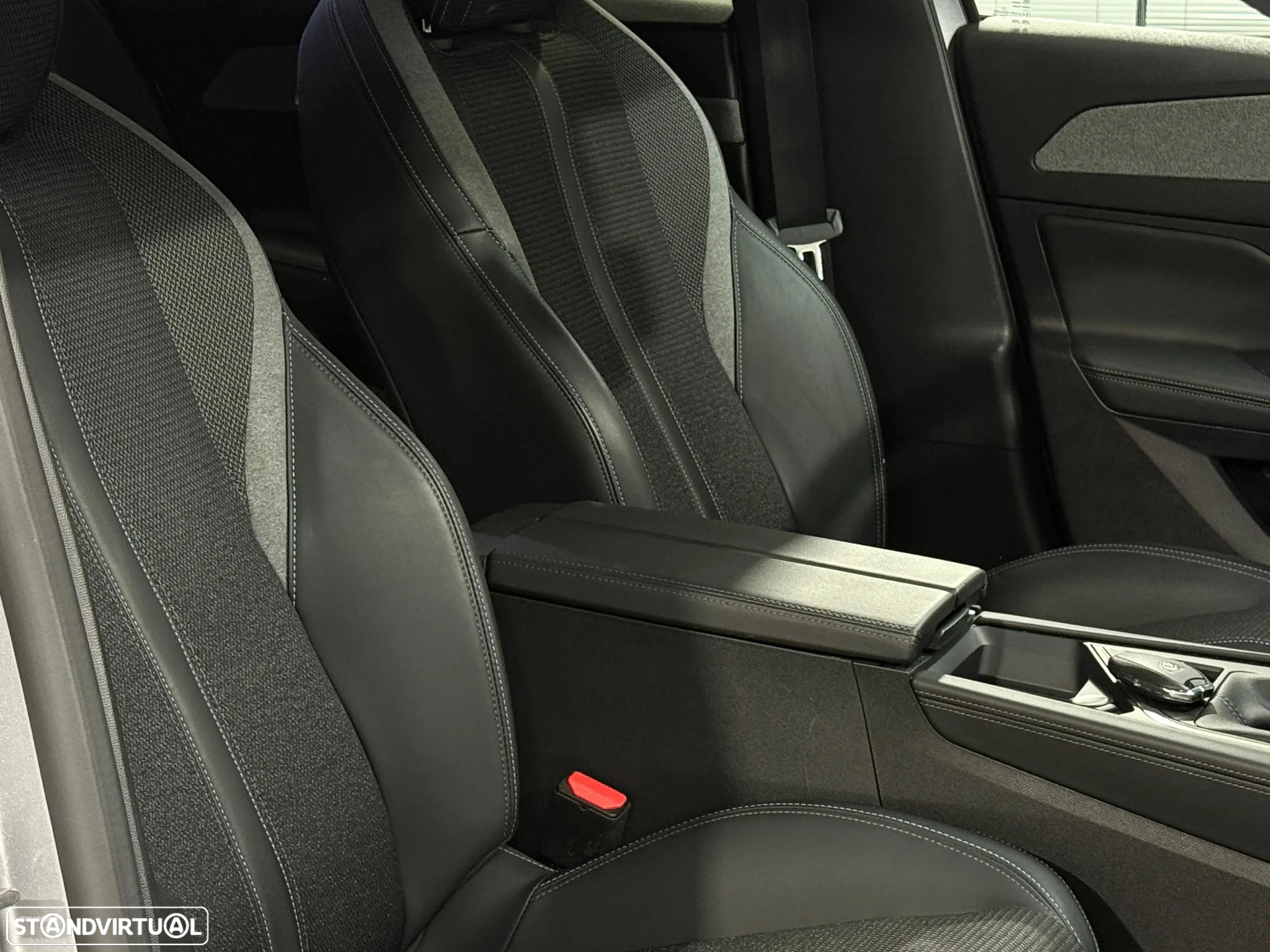 Peugeot 308 1.2 PureTech Allure - 32