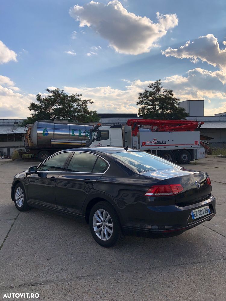 Volkswagen Passat 1.6 TDI DSG Comfortline - 5